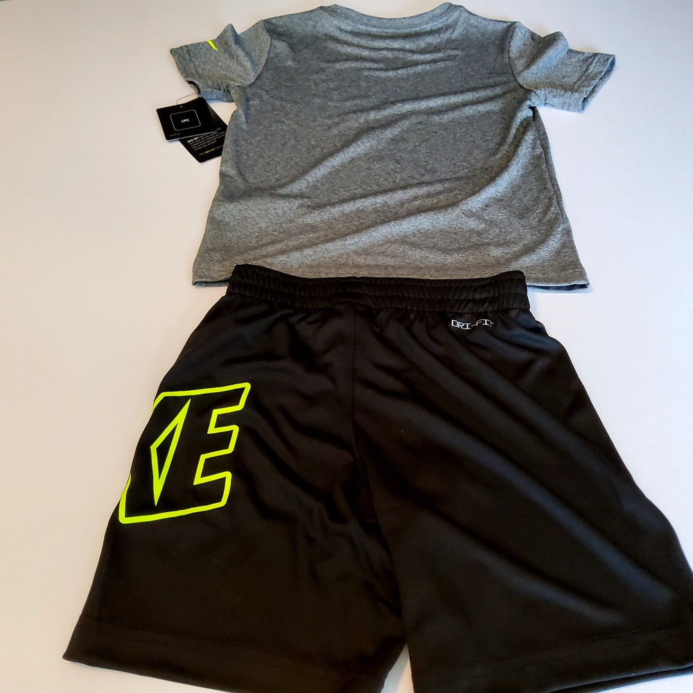 Nike NWT Boys Size 6 Gray T Shirt Black Shorts Neon Logo 2 Piece Set Outfit - Picture 10 of 10
